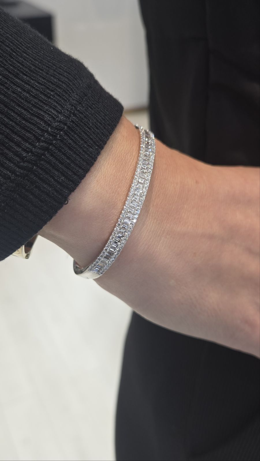 Emerald & Round Diamond Bangle