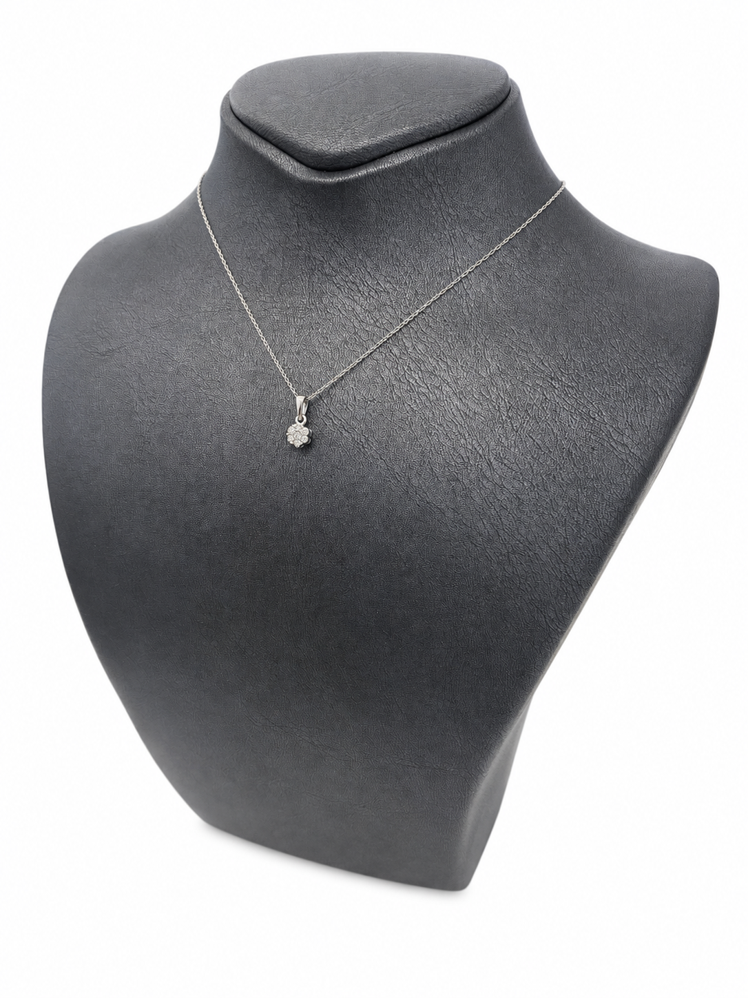 .15ct Diamond flower pendant in 14k White Gold