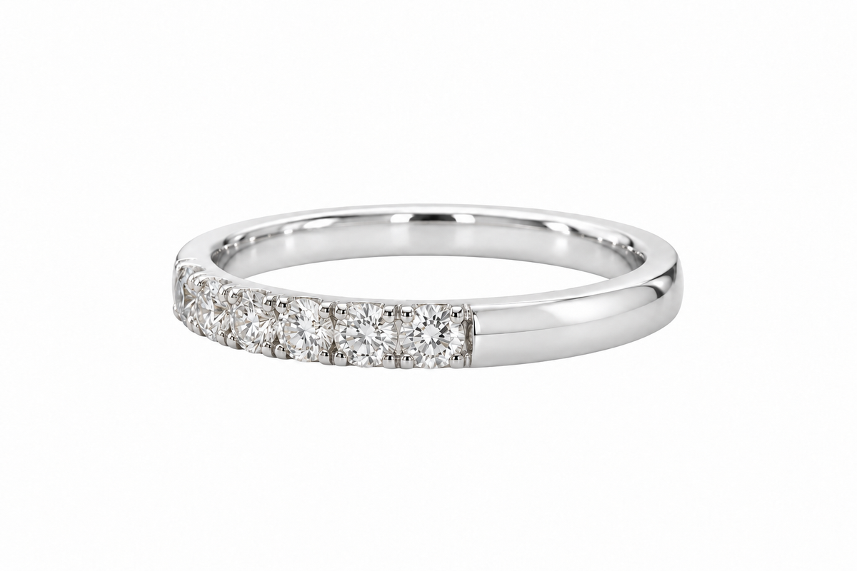 Class Split-Prong Round Diamond Band