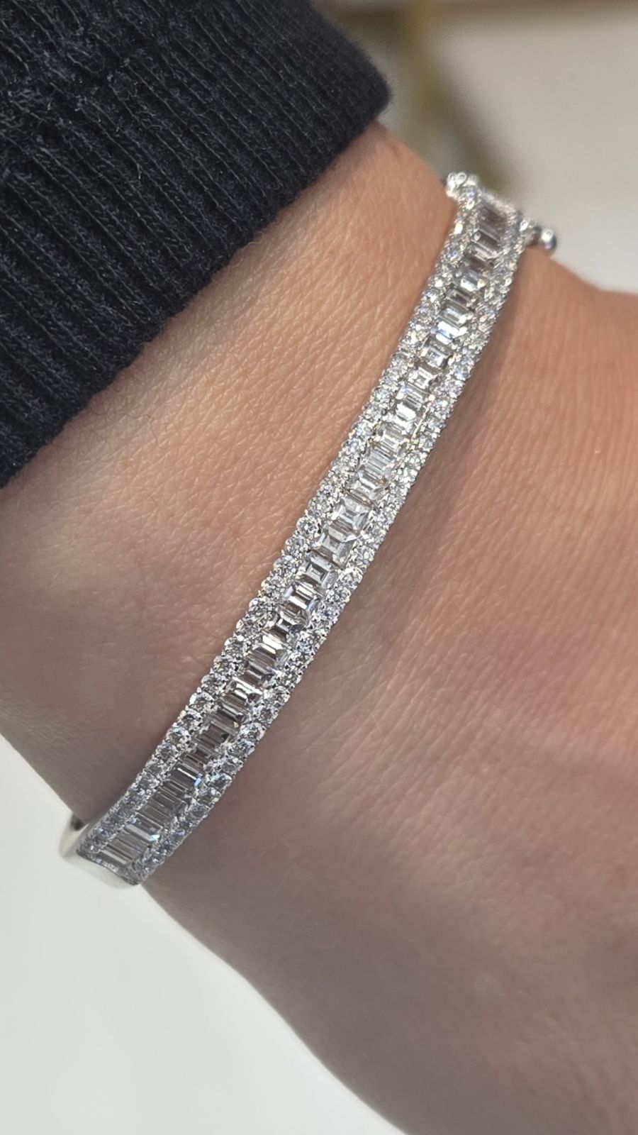 Emerald & Round Diamond Bangle