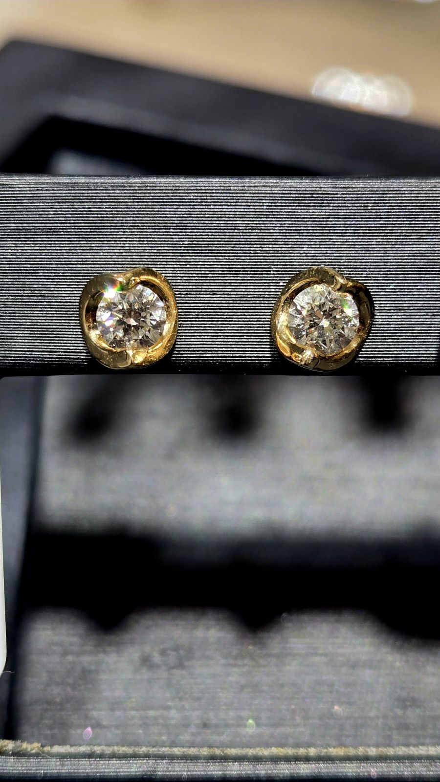 Diamon Stud Solitaire 14k Yellow Gold