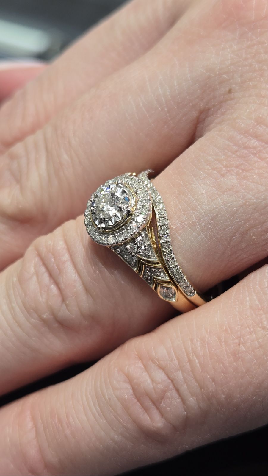 Halo Design 14k Yellow Gold Natural Diamond Bridal Set