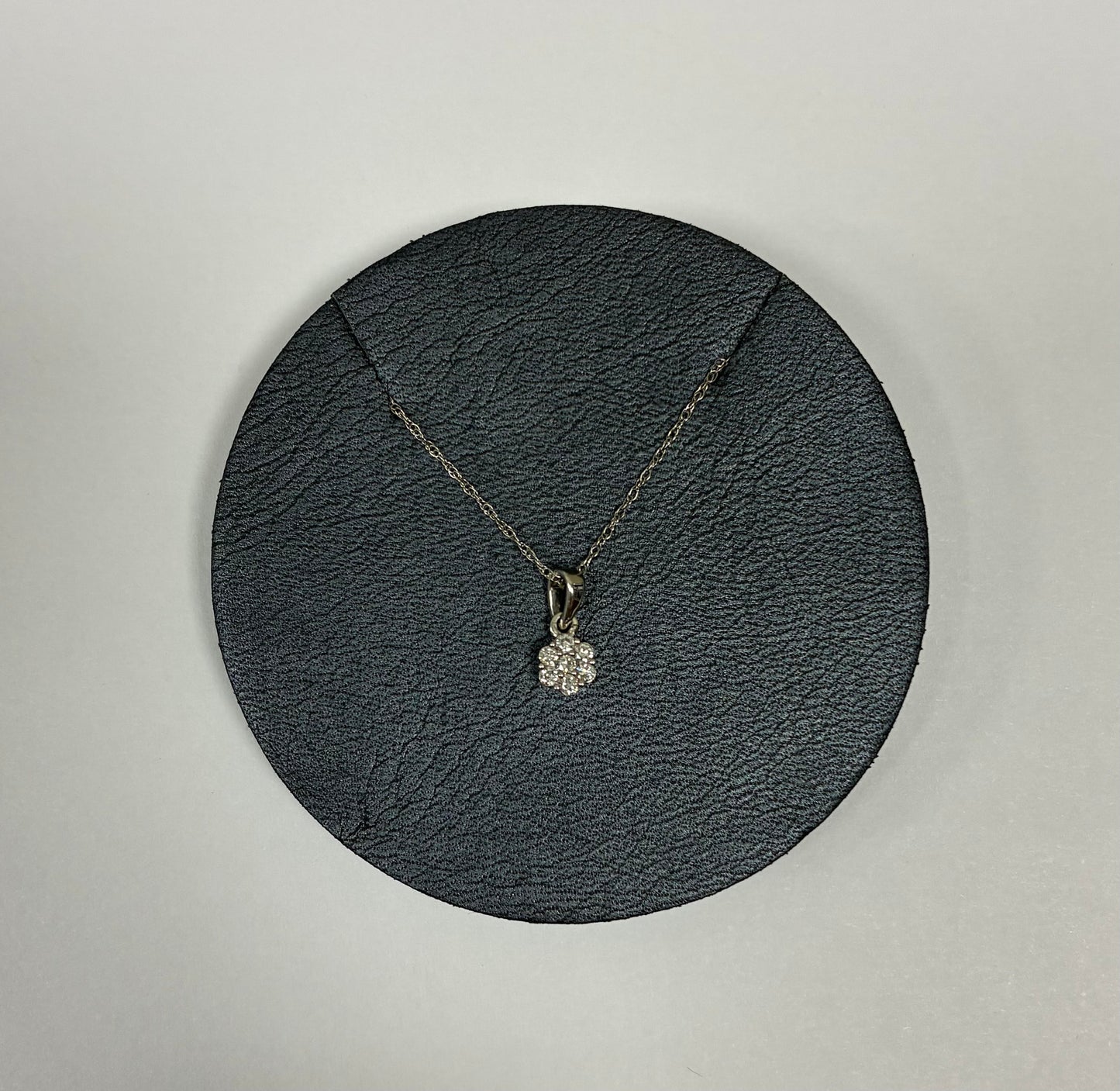 0.15ct Diamond Flower pendant in 14k White Gold