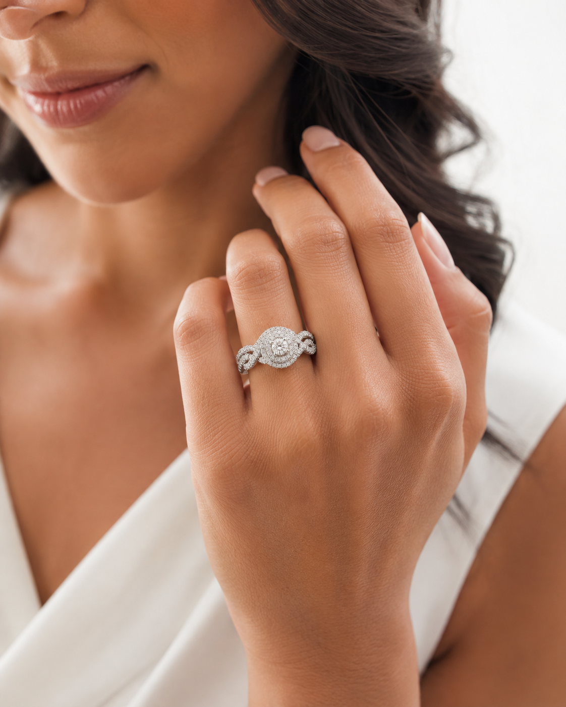 Twist Shank Round Halo Tiarra Bridal Ring Set